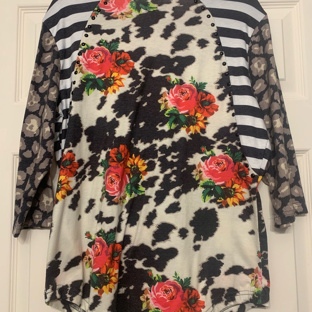 Crazy Train Cow, Cheetah, Stripe & Floral Woman’s Medium T- Shirt.      1653 - Picture 6 of 6